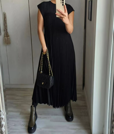 Eina Elegant Pleated Dress